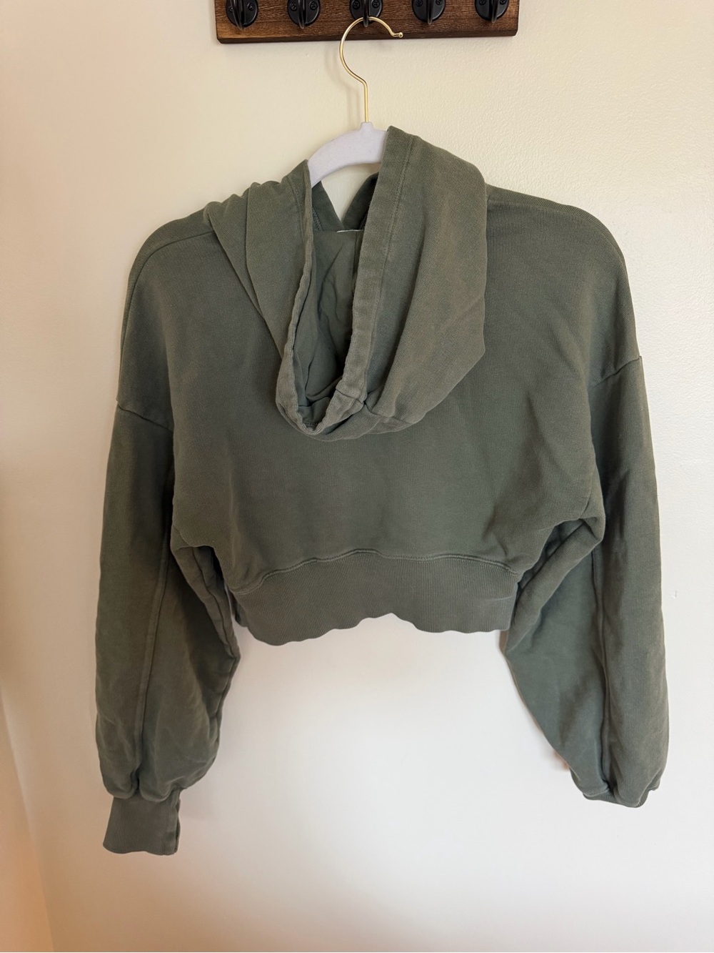 Aerie Offline Green Cropped Hoodie - Picture 2 of 3